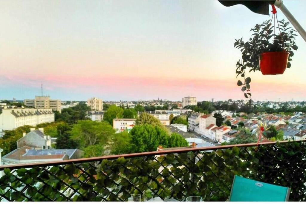 Charmant Appartement Lumineux - Dernier Etage Avec Balcon - Proche Centre-Ville น็องต์ ภายนอก รูปภาพ