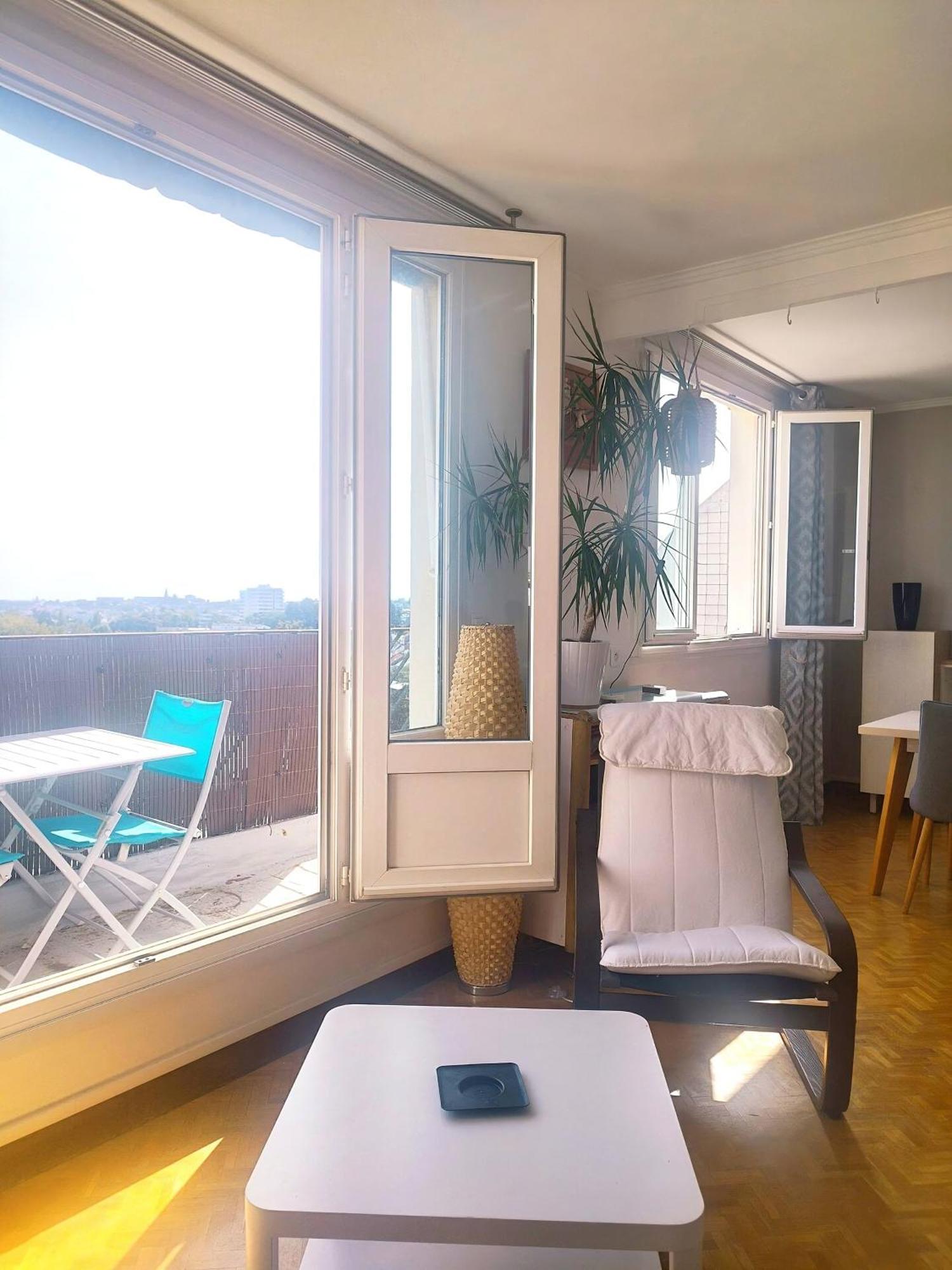 Charmant Appartement Lumineux - Dernier Etage Avec Balcon - Proche Centre-Ville น็องต์ ภายนอก รูปภาพ