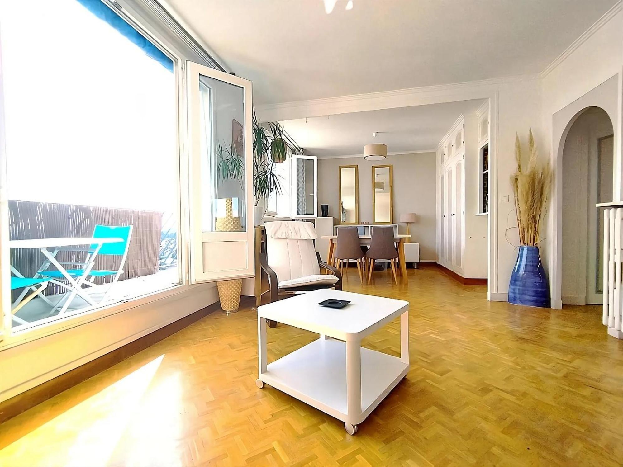 Charmant Appartement Lumineux - Dernier Etage Avec Balcon - Proche Centre-Ville น็องต์ ภายนอก รูปภาพ