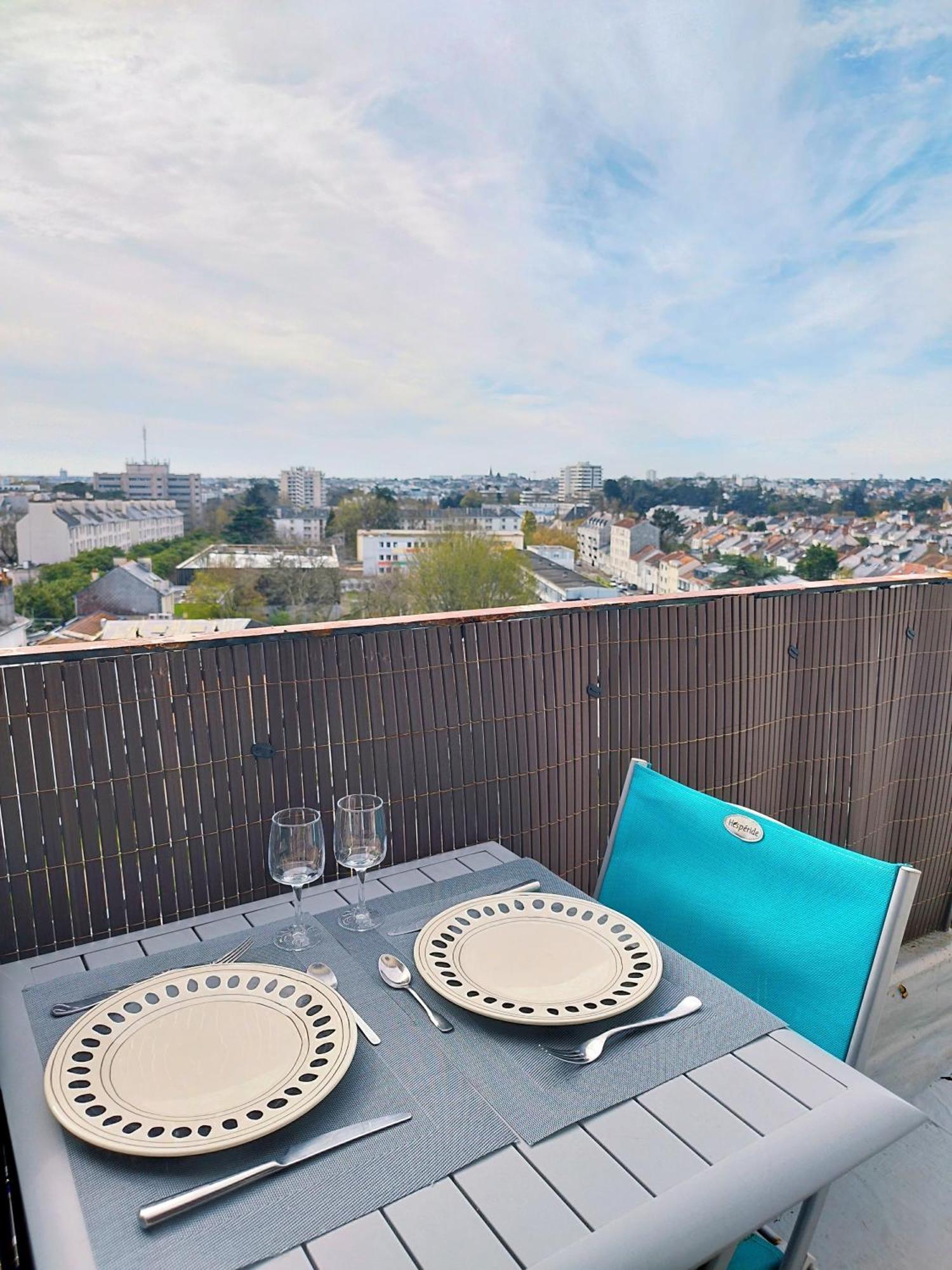 Charmant Appartement Lumineux - Dernier Etage Avec Balcon - Proche Centre-Ville น็องต์ ภายนอก รูปภาพ